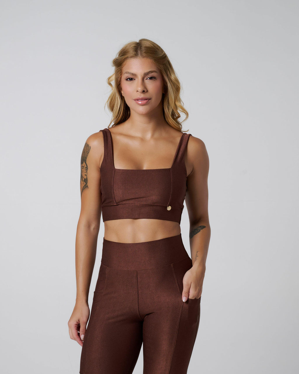Conjunto Melaine Caneladinho Marrom Couro - Costas