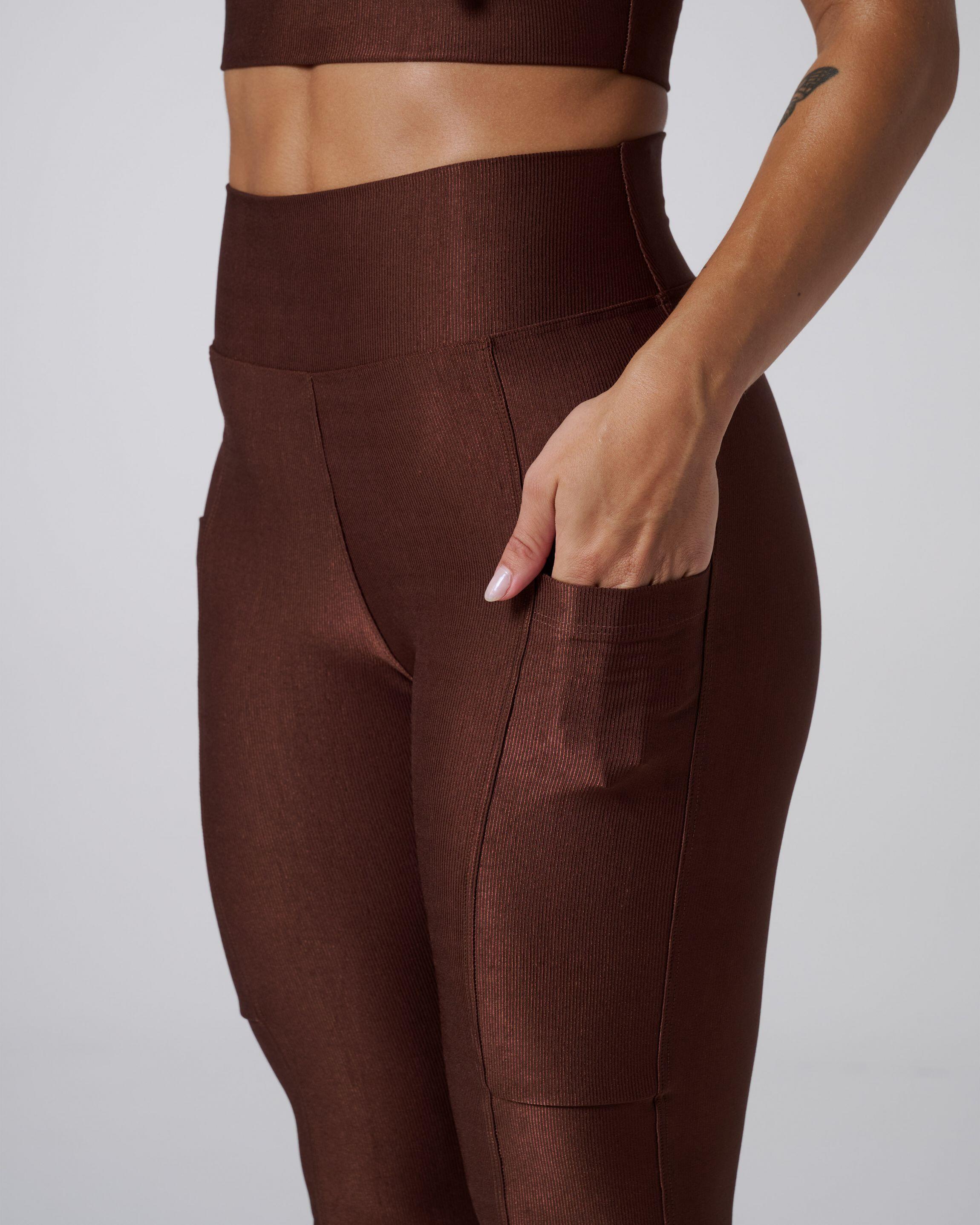 Conjunto Melaine Caneladinho Marrom Couro - Detalhe Tecido